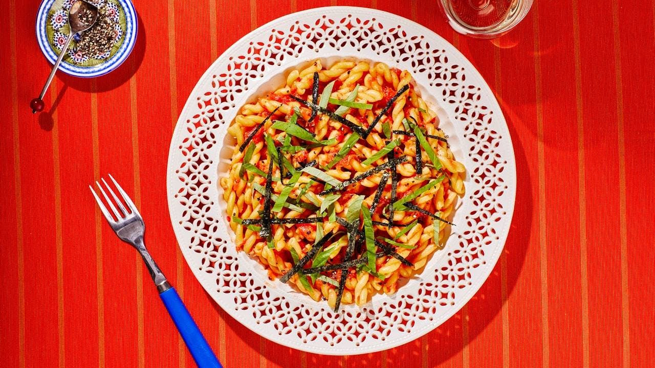 Grated Tomato and Miso-Butter Pasta